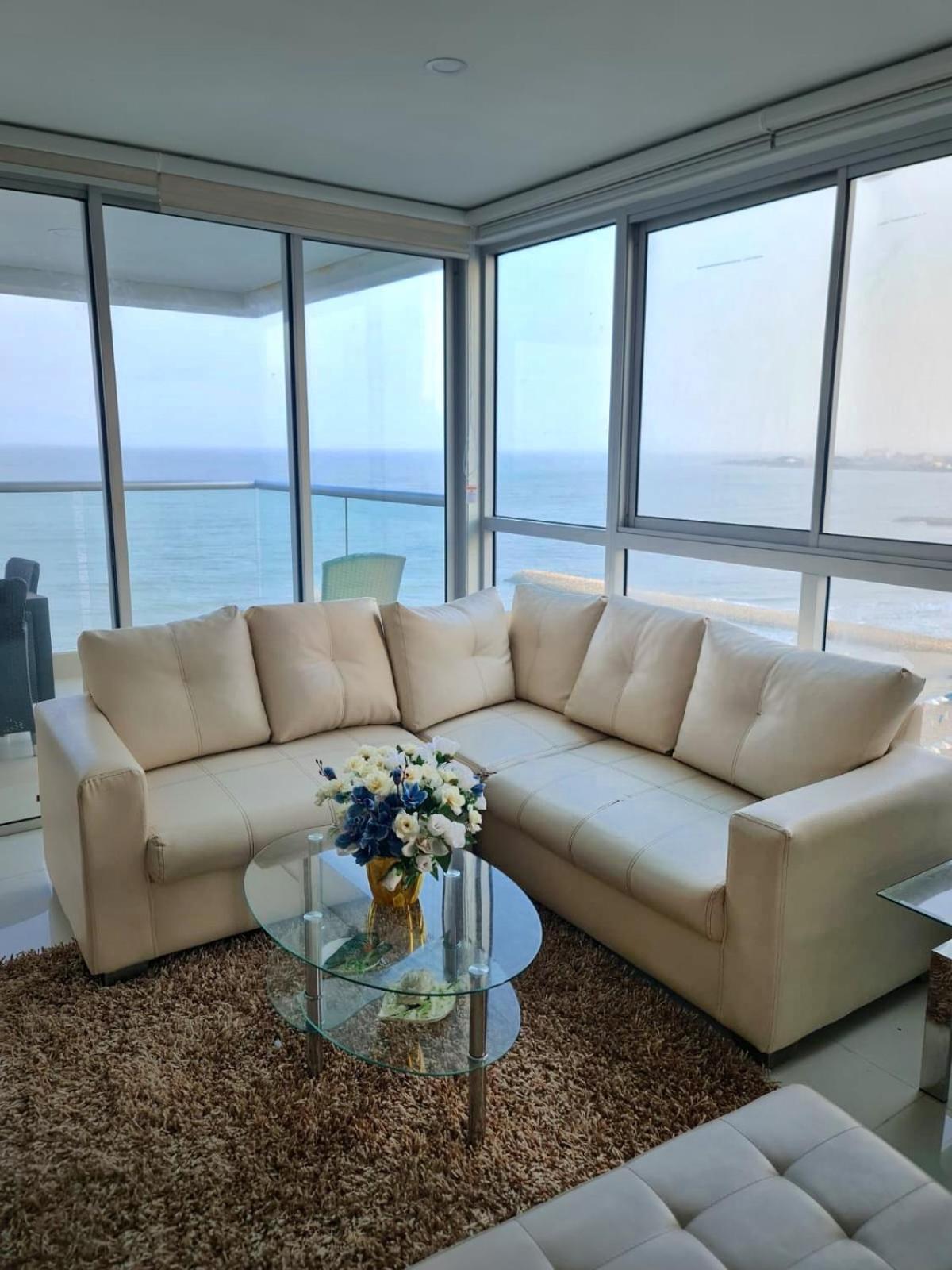 Beachfront Luxurious Apartment, Palmetto