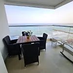 Beachfront Luxurious Apartment, Palmetto Beach