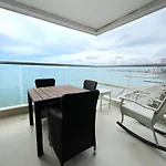 Beachfront Luxurious Apartment, Palmetto Beach