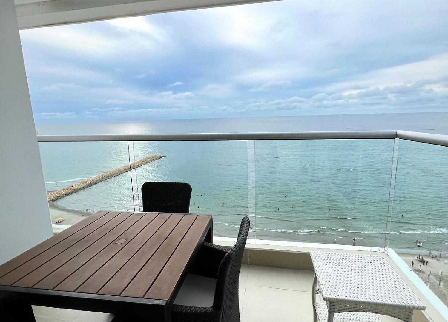 Beachfront Luxurious Apartment, Palmetto Apartment *