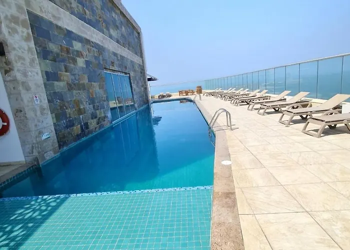 Beachfront Luxurious Apartment, Palmetto Beach