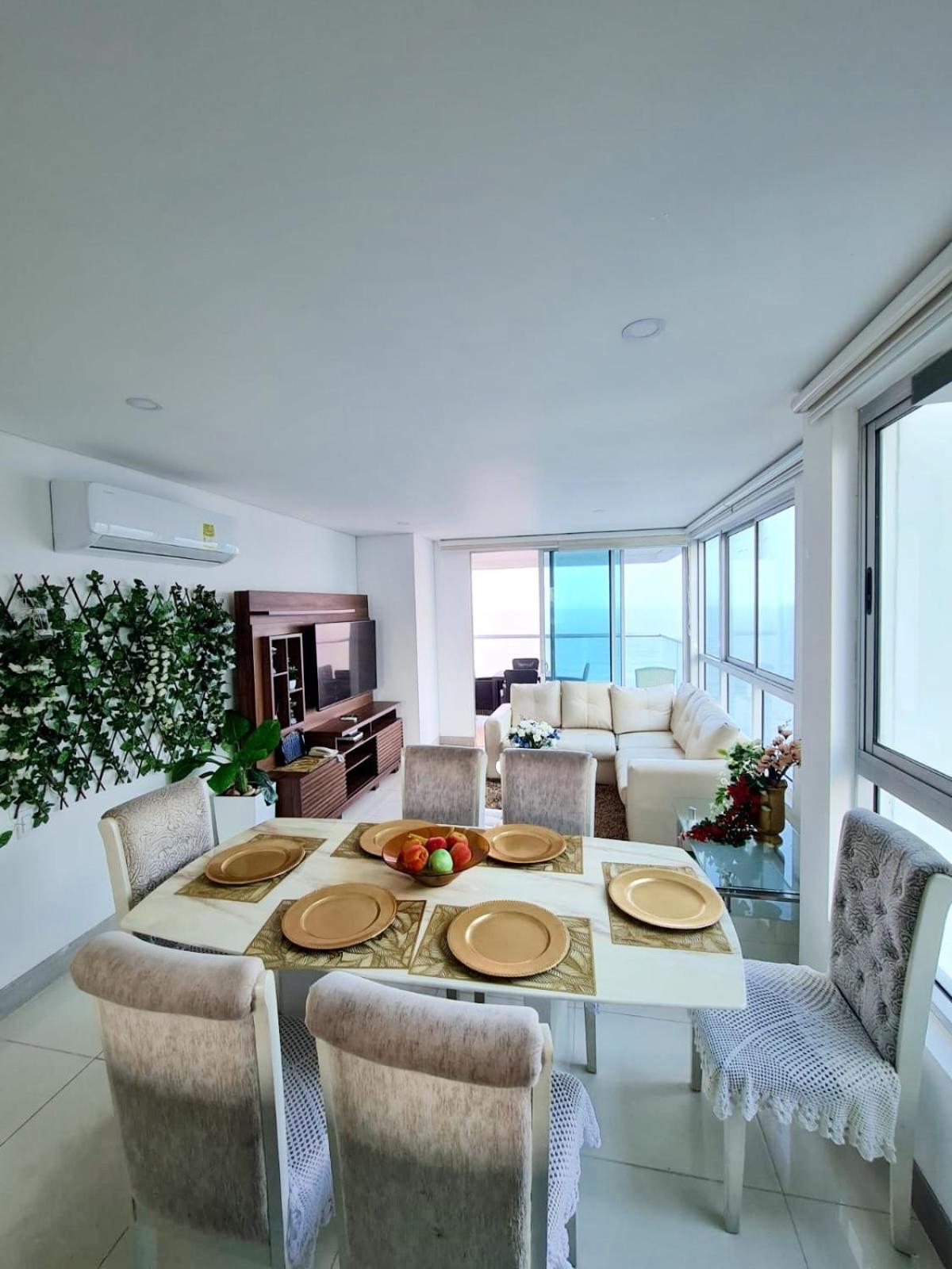 Beachfront Luxurious Apartment, Palmetto Apartamento