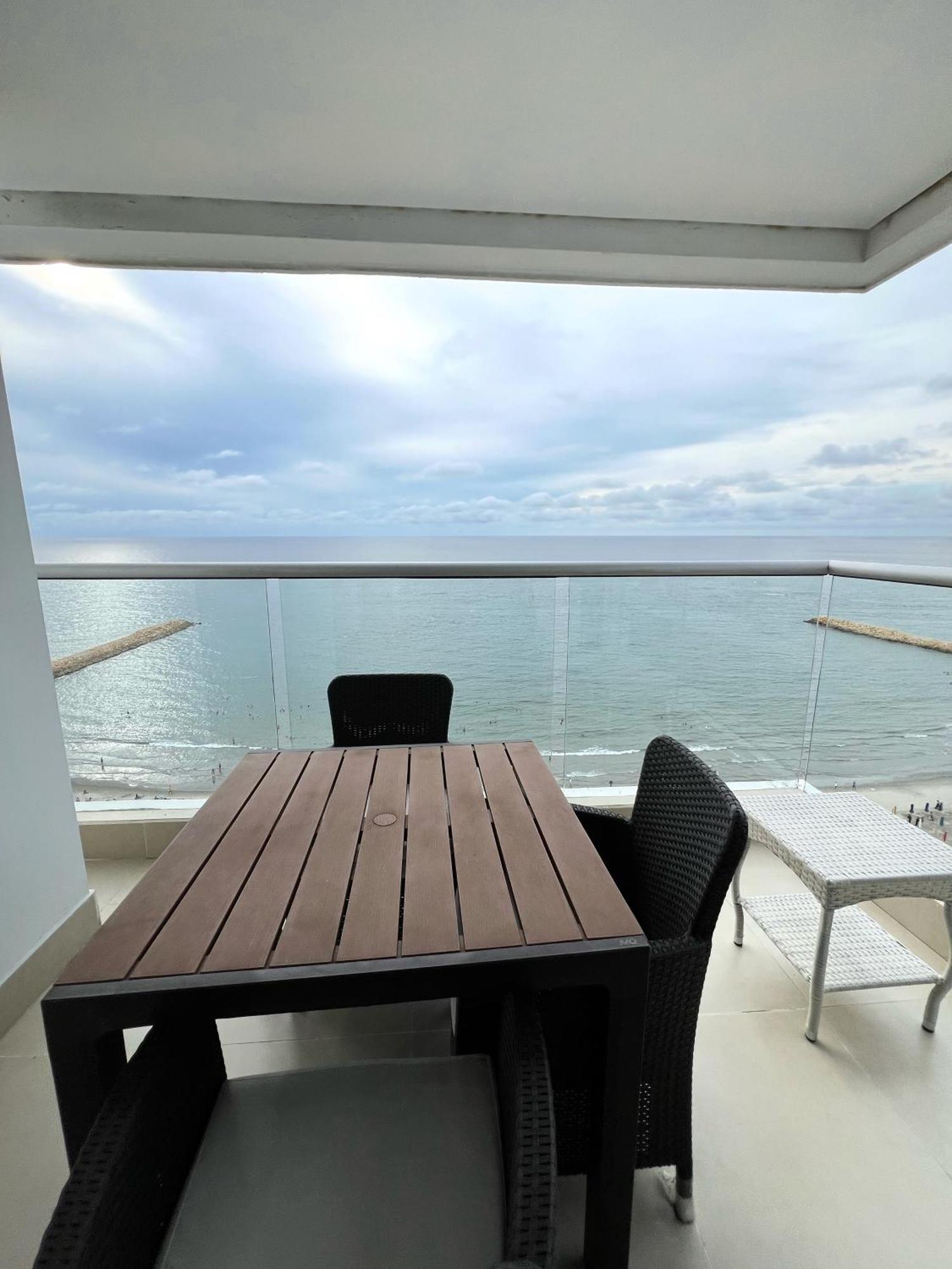 Beachfront Luxurious Apartment, Palmetto Cartagena