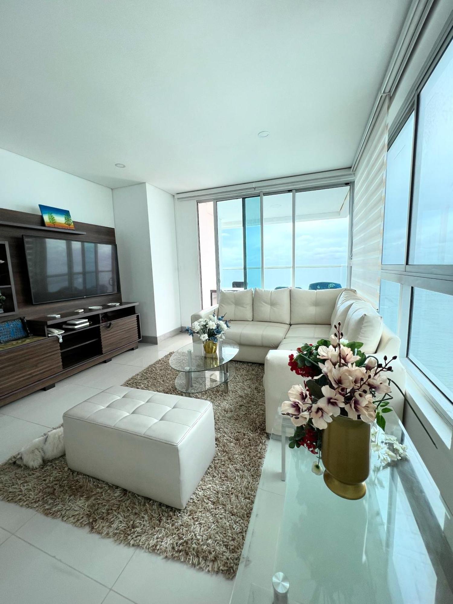 Beachfront Luxurious Apartment, Palmetto