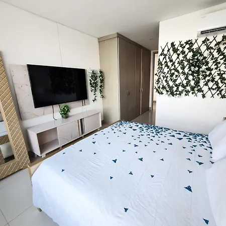 Beachfront Luxurious Apartment, Palmetto