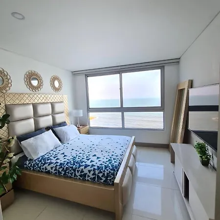 Beachfront Luxurious Apartment, Palmetto