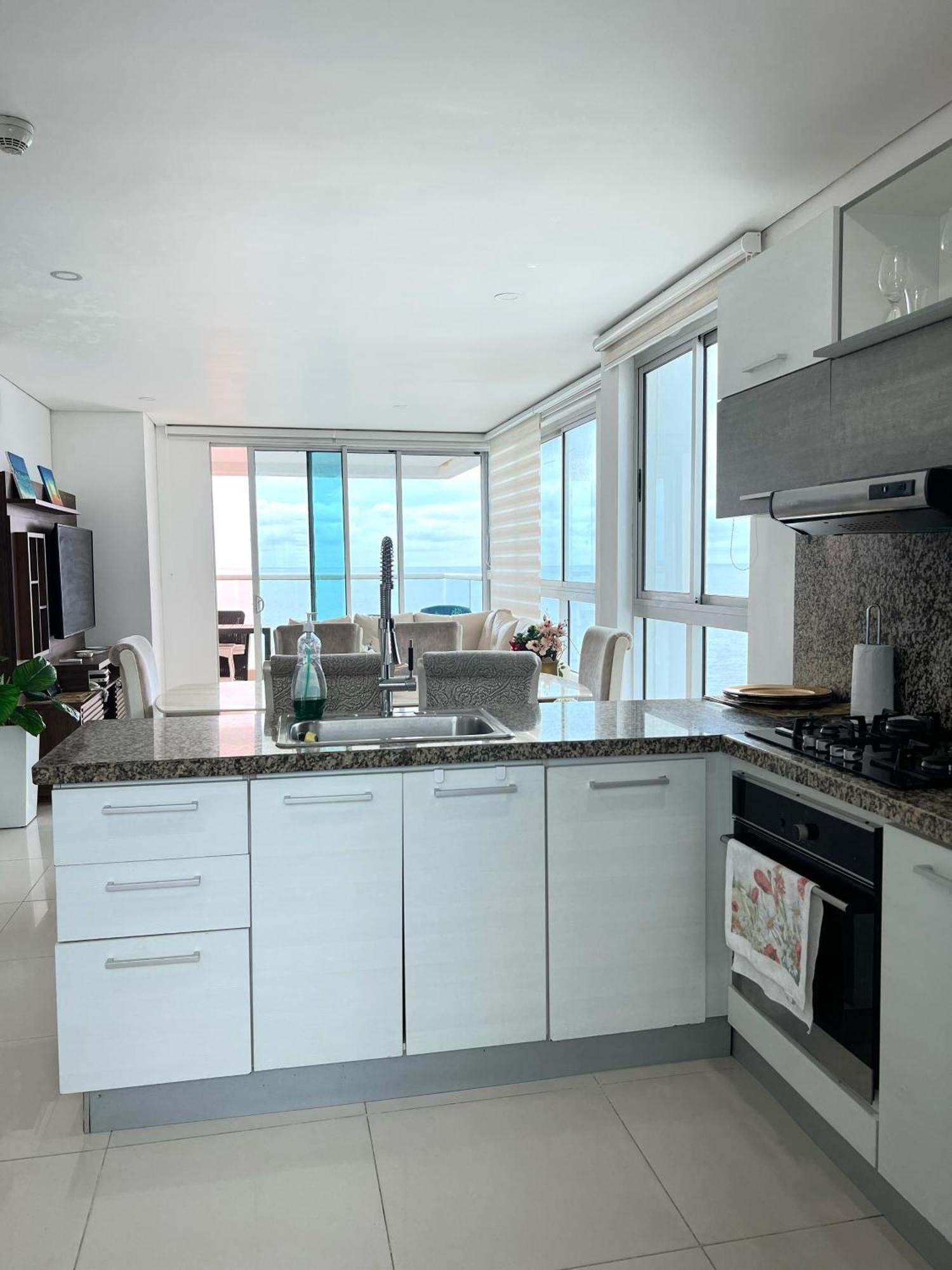Beachfront Luxurious Apartment, Palmetto Apartamento